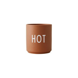 Terakotově oranžový porcelánový hrnek Design Letters Favourite Hot
