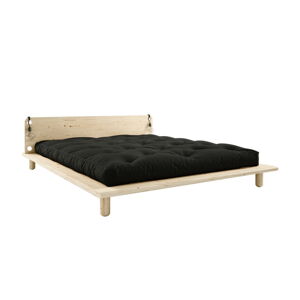 Dvoulůžková postel z masivního dřeva s čelem, lampičkami a černou matrací Double Latex Karup Design Peek, 140 x 200 cm